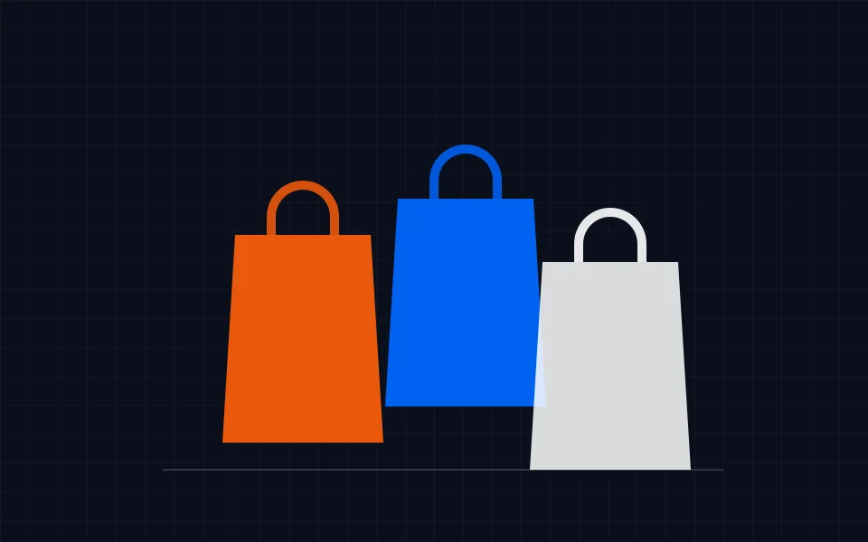 Ilustração de três sacolas de compras, nas cores laranja, azul e branca.