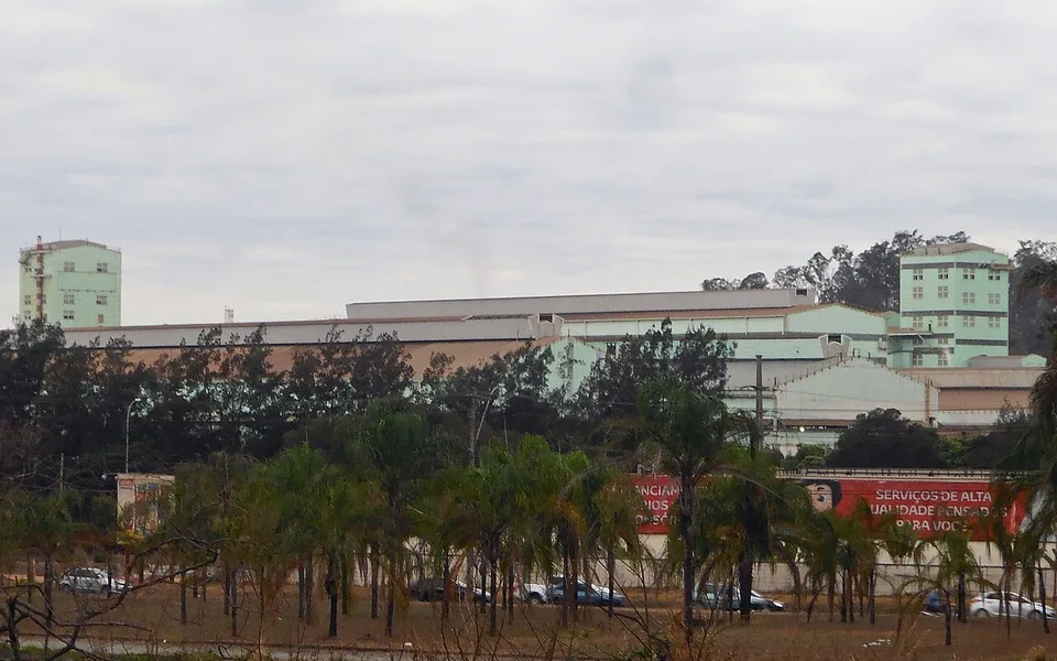Foto: Vista parcial do parque industrial da Usiminas em Ipatinga, Minas Gerais